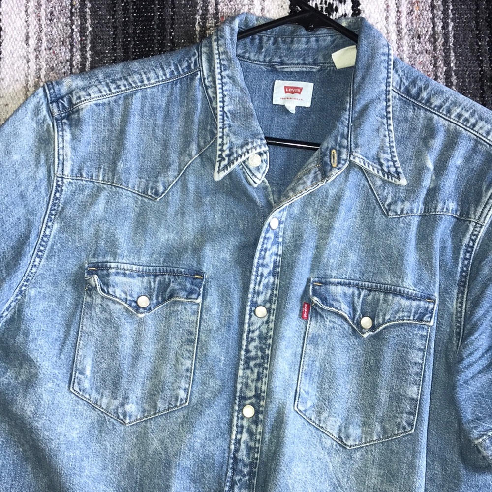 Denim Levi’s short sleeve pearl snap